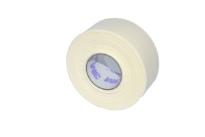 piankowa-tasma-do-podklejania-dolnych-rzes-microfoam-5m-x-2-5cm.jpg